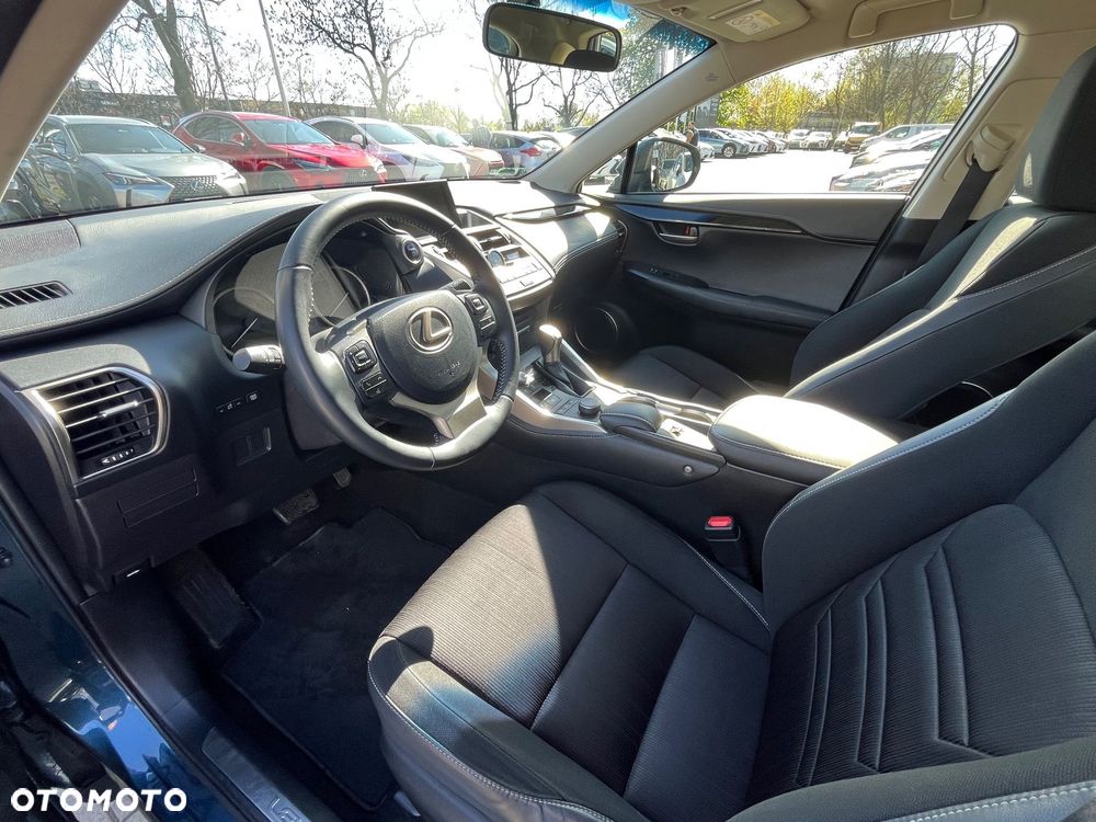 Lexus NX 300h Elite 2WD - 8