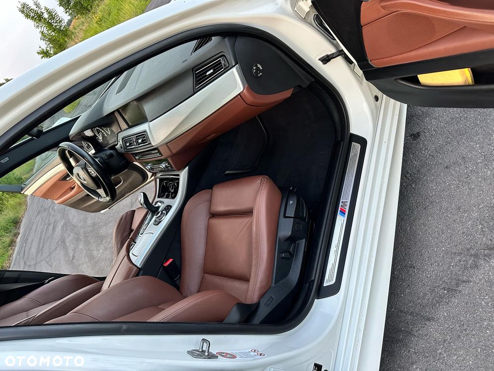 BMW Seria 5 530d xDrive Touring - 16