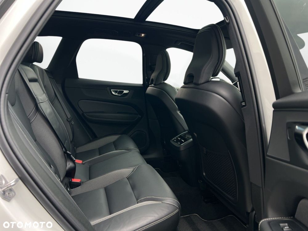 Volvo XC 60 B4 D AWD R-Design - 21