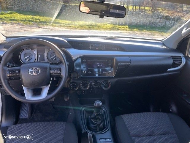 Toyota Hilux 2.4 D-4D 4WD CD CM - 6