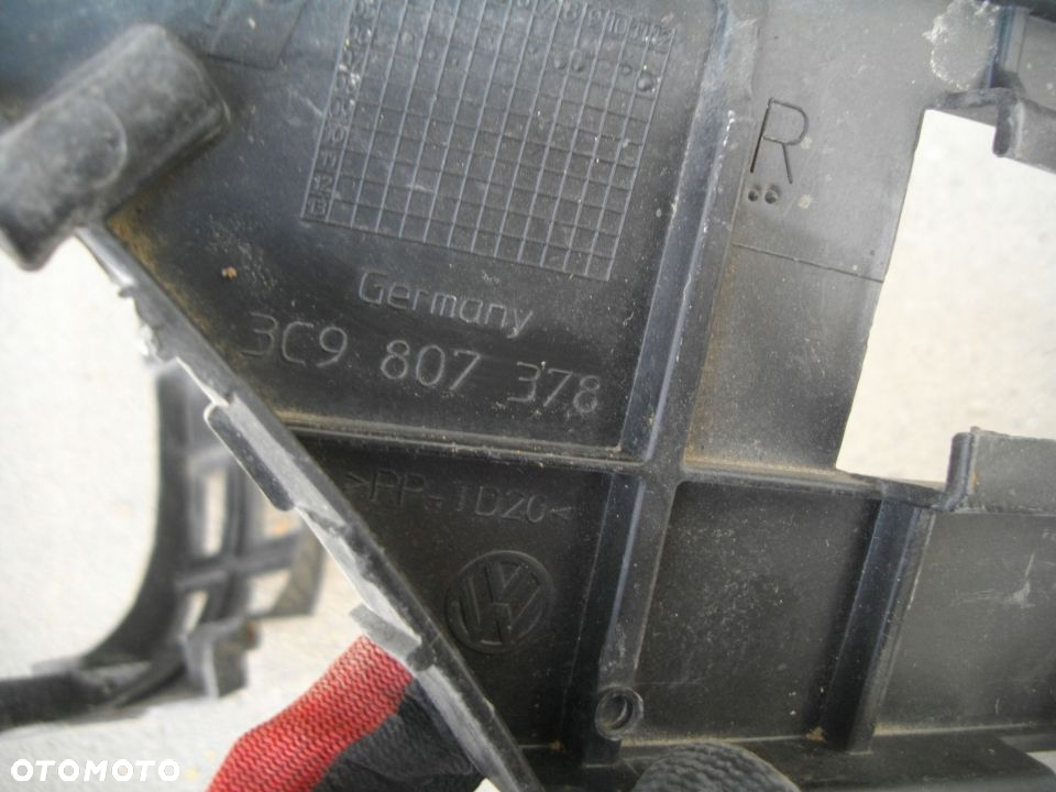 Ślizg Vw Passat B6 kombi mocowanie wspornik uchwyt zderzaka błotnika prawe tylne 3c9807378 - 3
