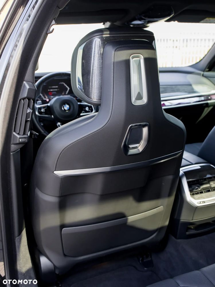 BMW Seria 7 - 28