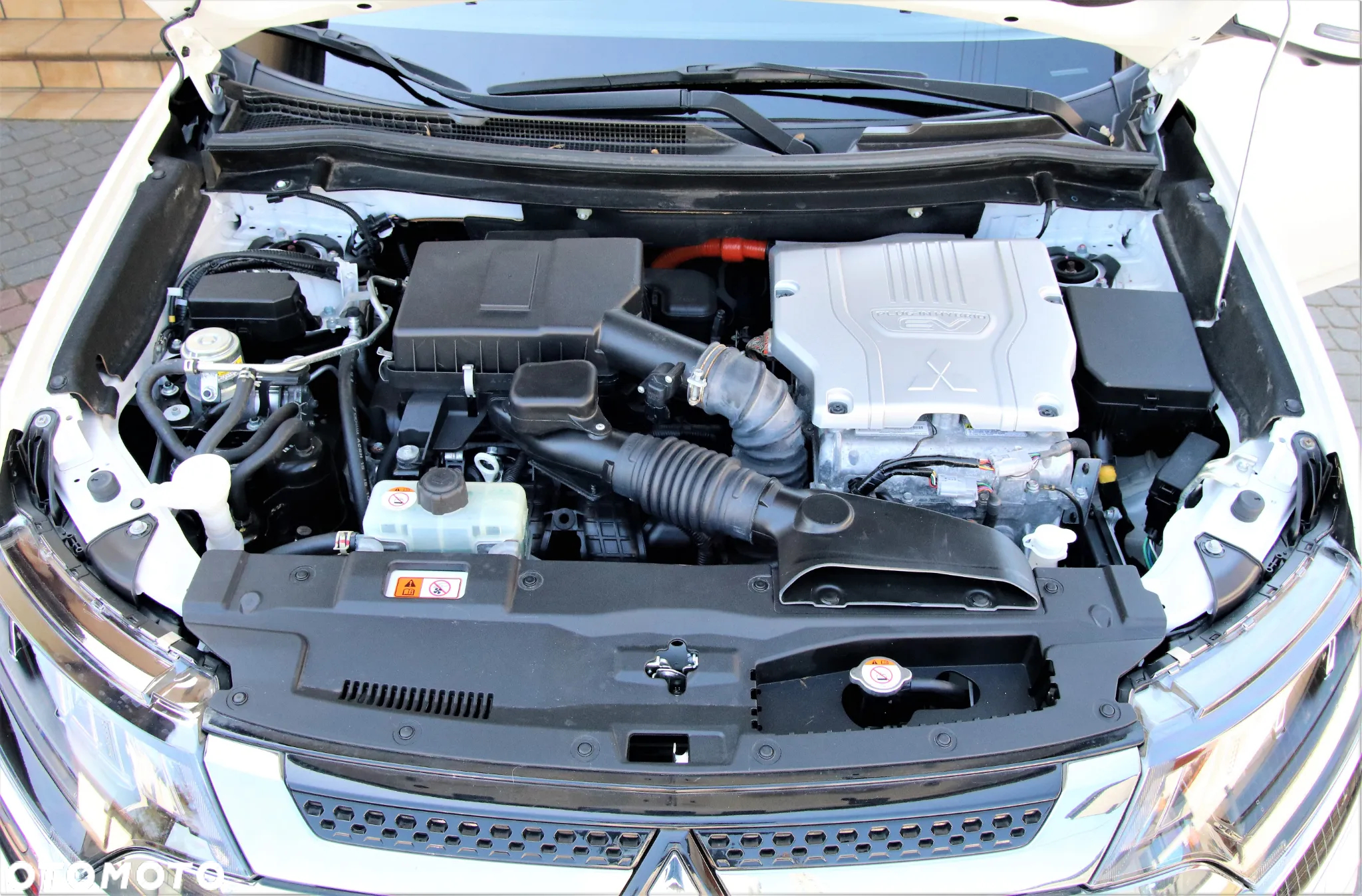 Mitsubishi Outlander 2.0 4WD Plug-In Hybrid - 17