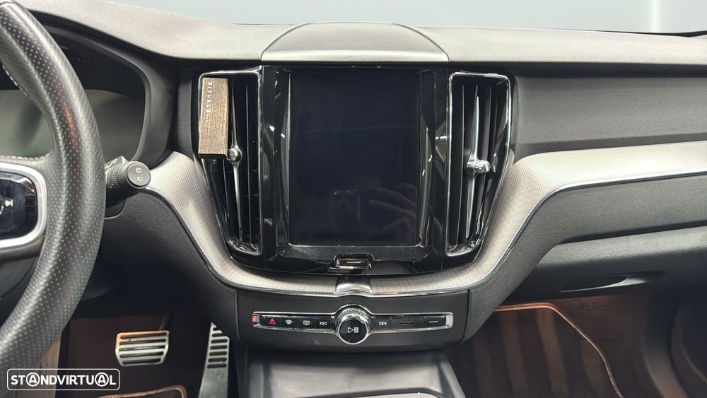 Volvo XC 60 2.0 T8 PHEV R-Design AWD - 26