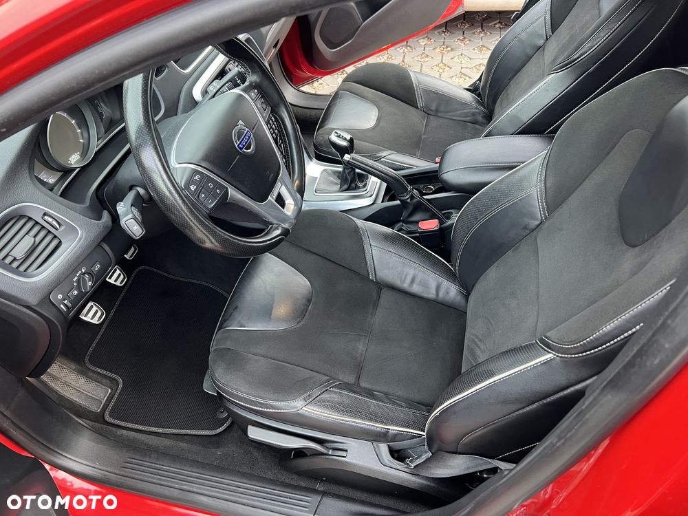 Volvo V40 D2 Drive-E R-Design Momentum - 10
