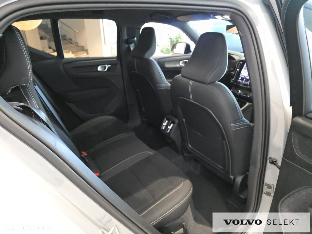 Volvo XC 40 - 25