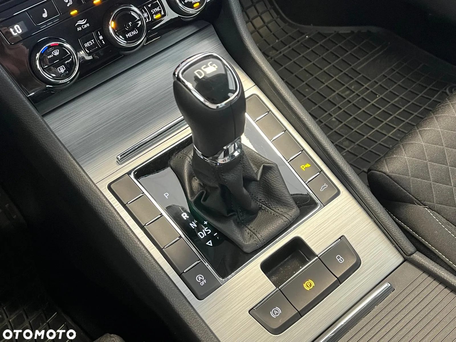Skoda Superb 2.0 TDI SCR Ambition DSG - 35