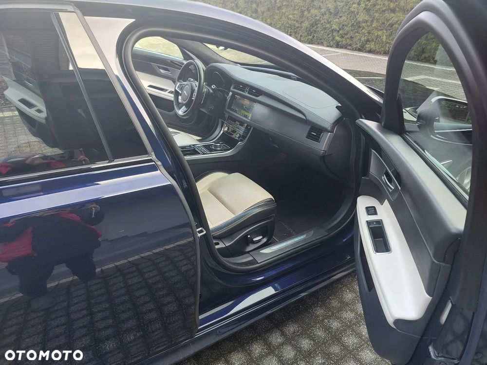 Jaguar XF 2.0 i4D AWD Prestige - 10