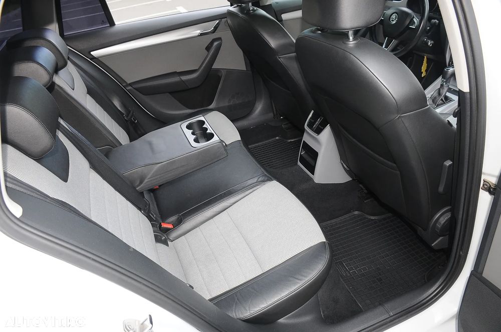 Skoda Octavia 1.6 TDI DSG Style - 21