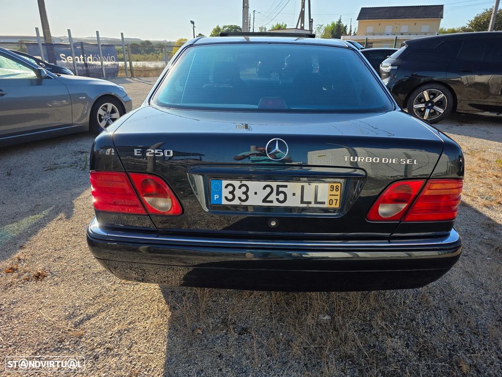 Mercedes-Benz E 250 TD Classic - 6