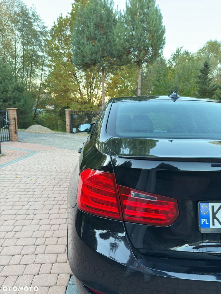 BMW Seria 3 320i xDrive - 14