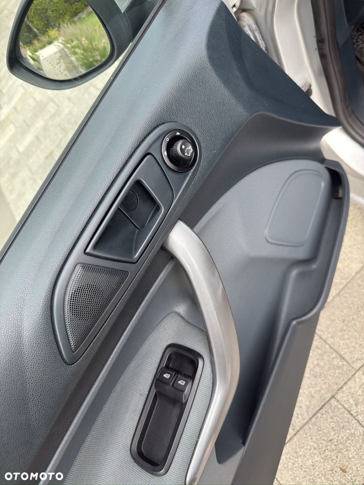 Ford Fiesta 1.25 Ghia - 11