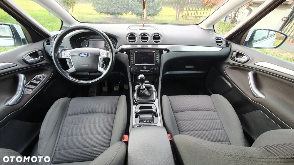 Ford S-Max - 12