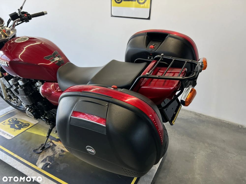 Yamaha XJR - 17