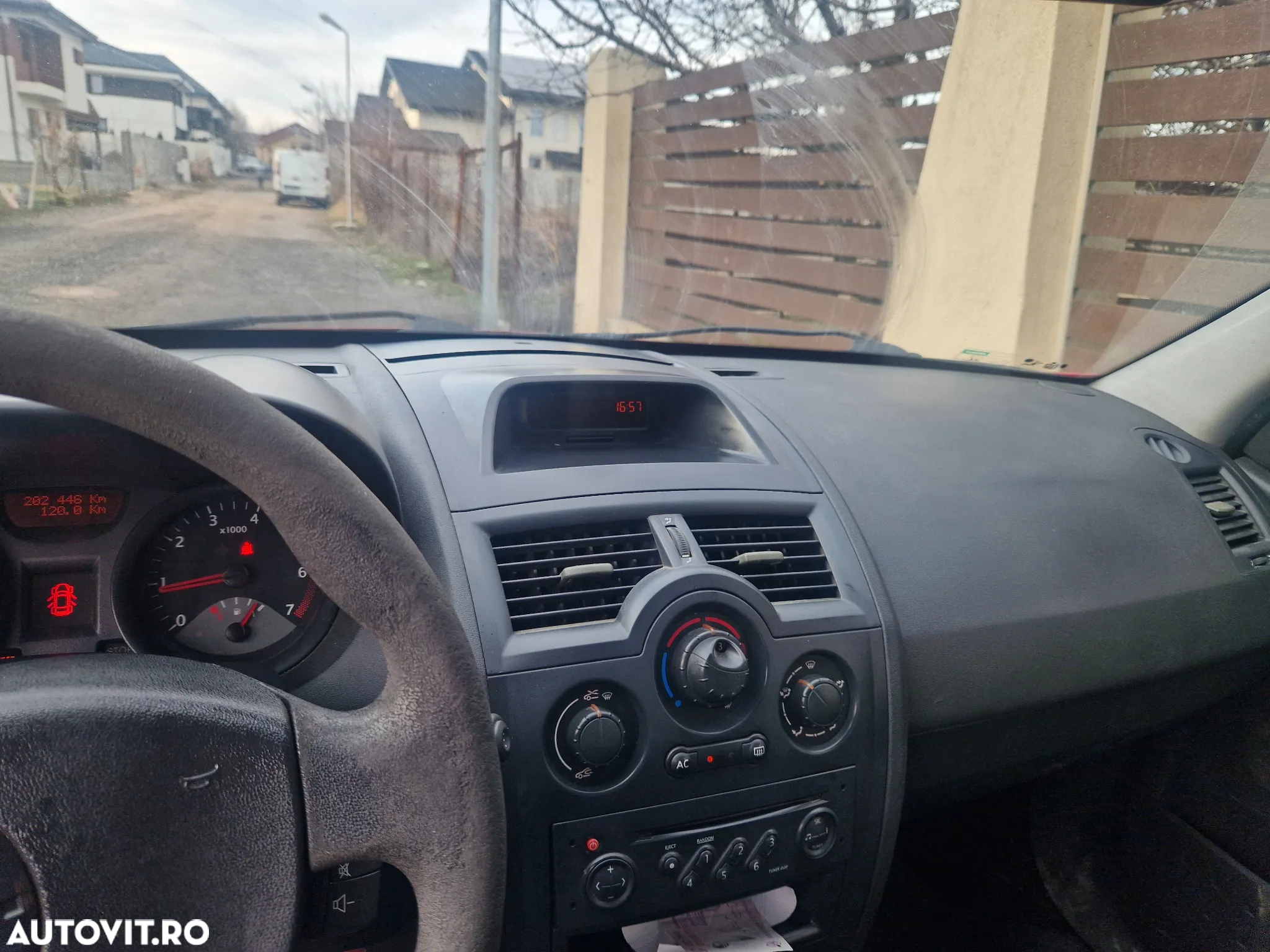 Renault Megane II Sedan 1.6 Influence - 4