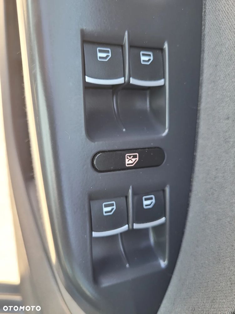 Volkswagen Touran 1.6 TDI DPF BlueMotion Technology Life - 24