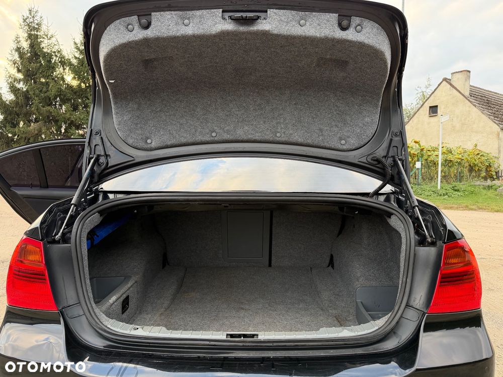BMW Seria 3 320i - 26