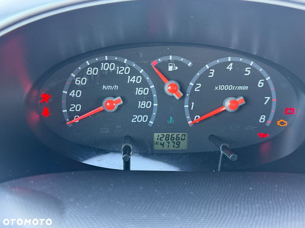 Nissan Micra 1.2 Visia + - 10