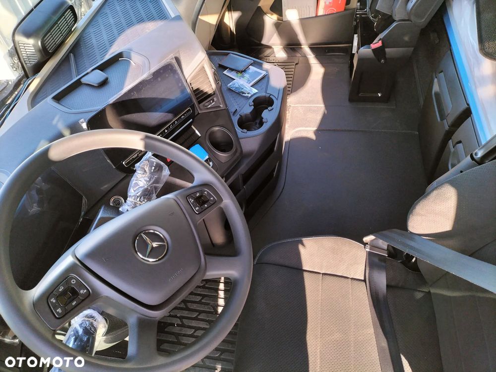 Mercedes-Benz - 3