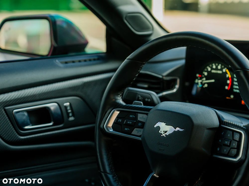 Ford Mustang - 34