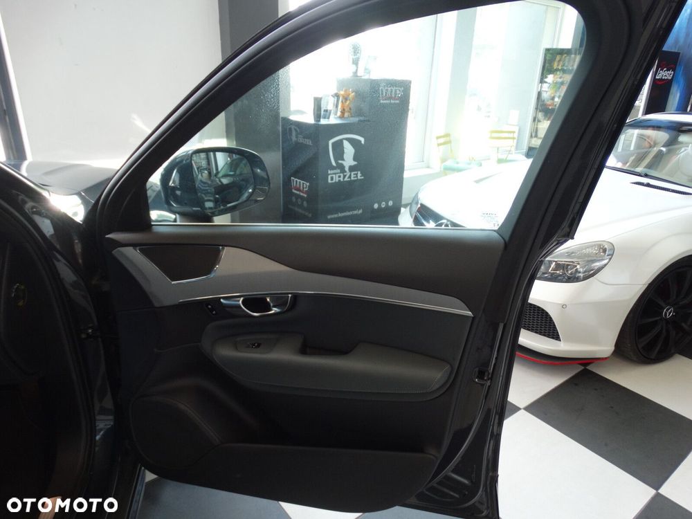 Volvo XC 90 - 32
