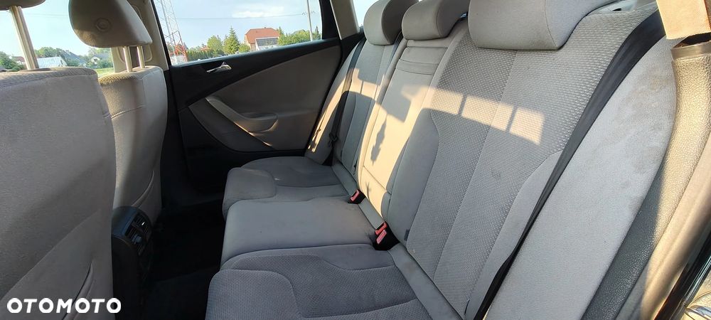 Volkswagen Passat 2.0 TDI Comfortline - 6