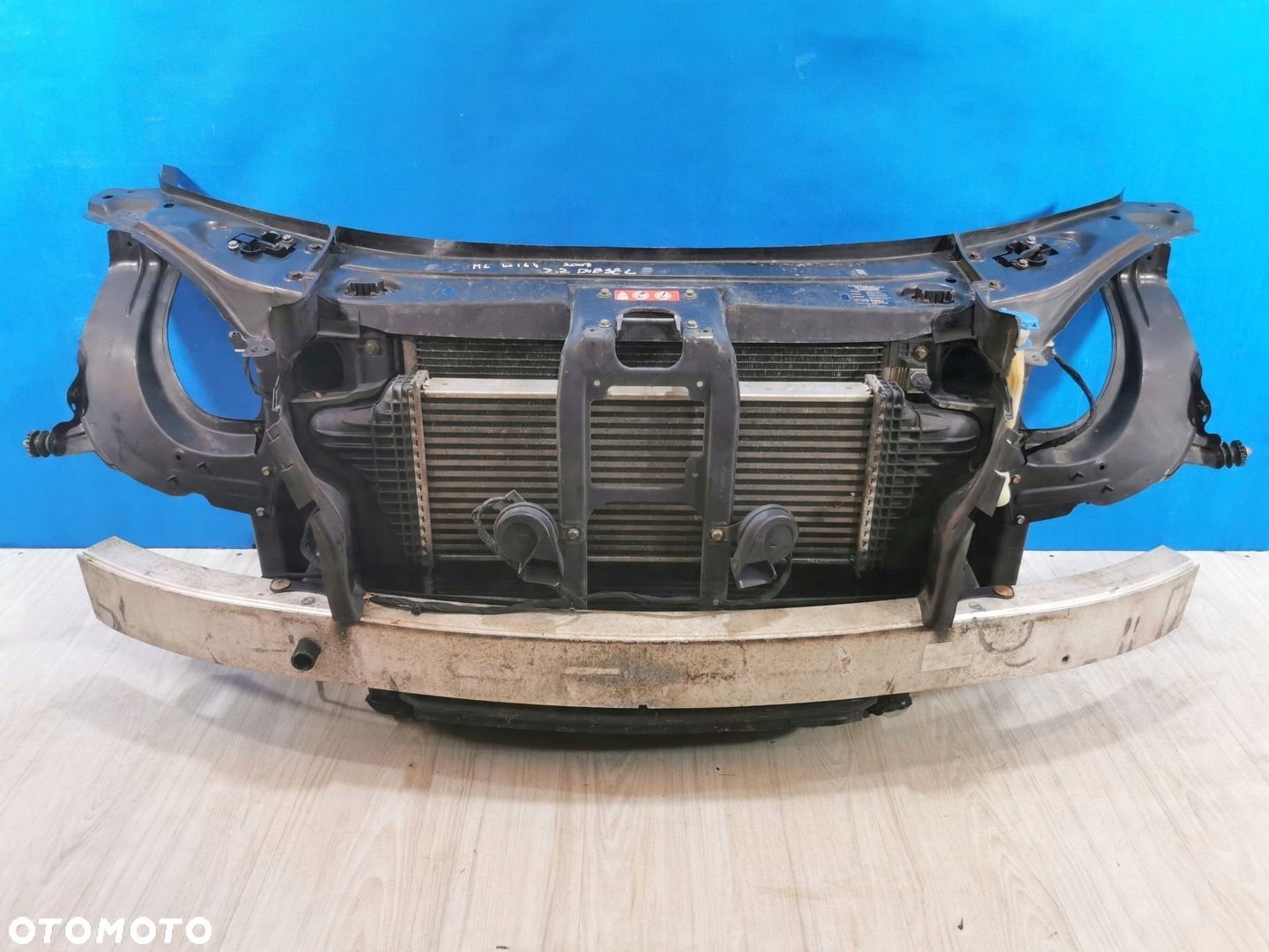 Mercedes ML W164 05/12 wzmocnienie pas przedni chłodnice 3.2 CDI Automat - 1