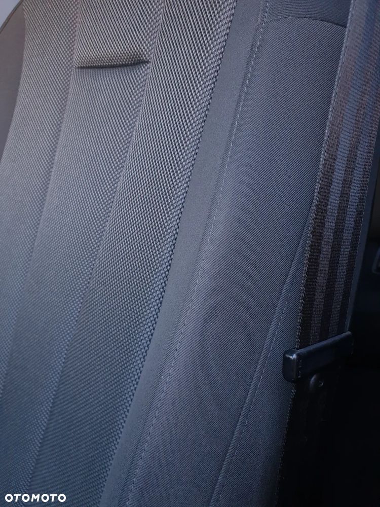 Audi A4 Avant 2.0 TDI ultra design - 24