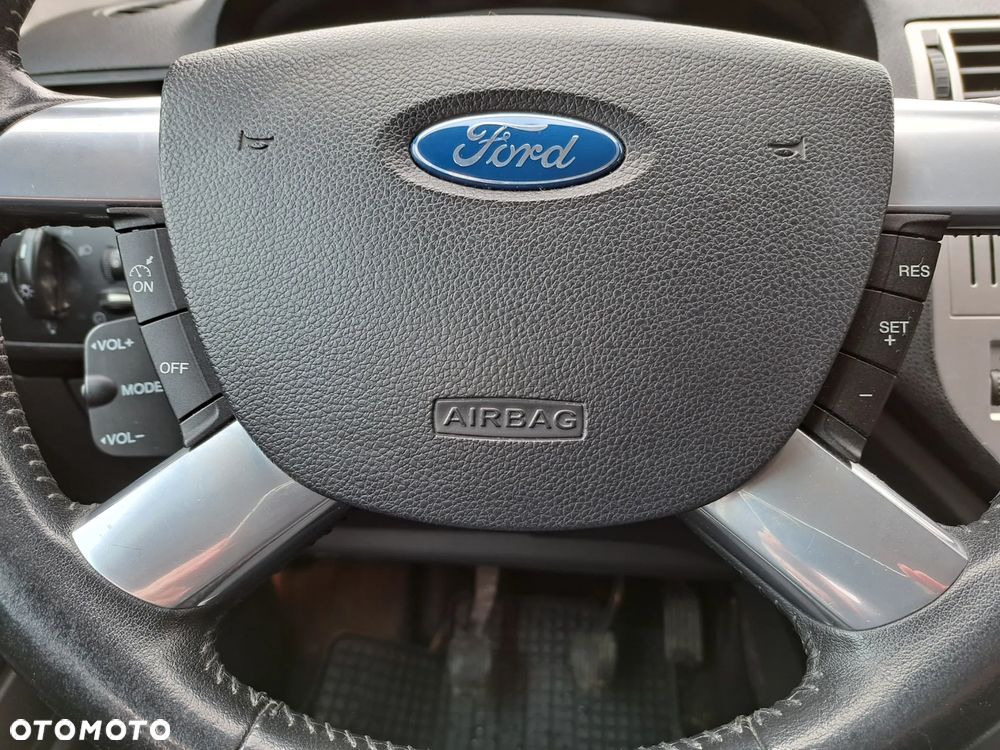 Ford Kuga - 28