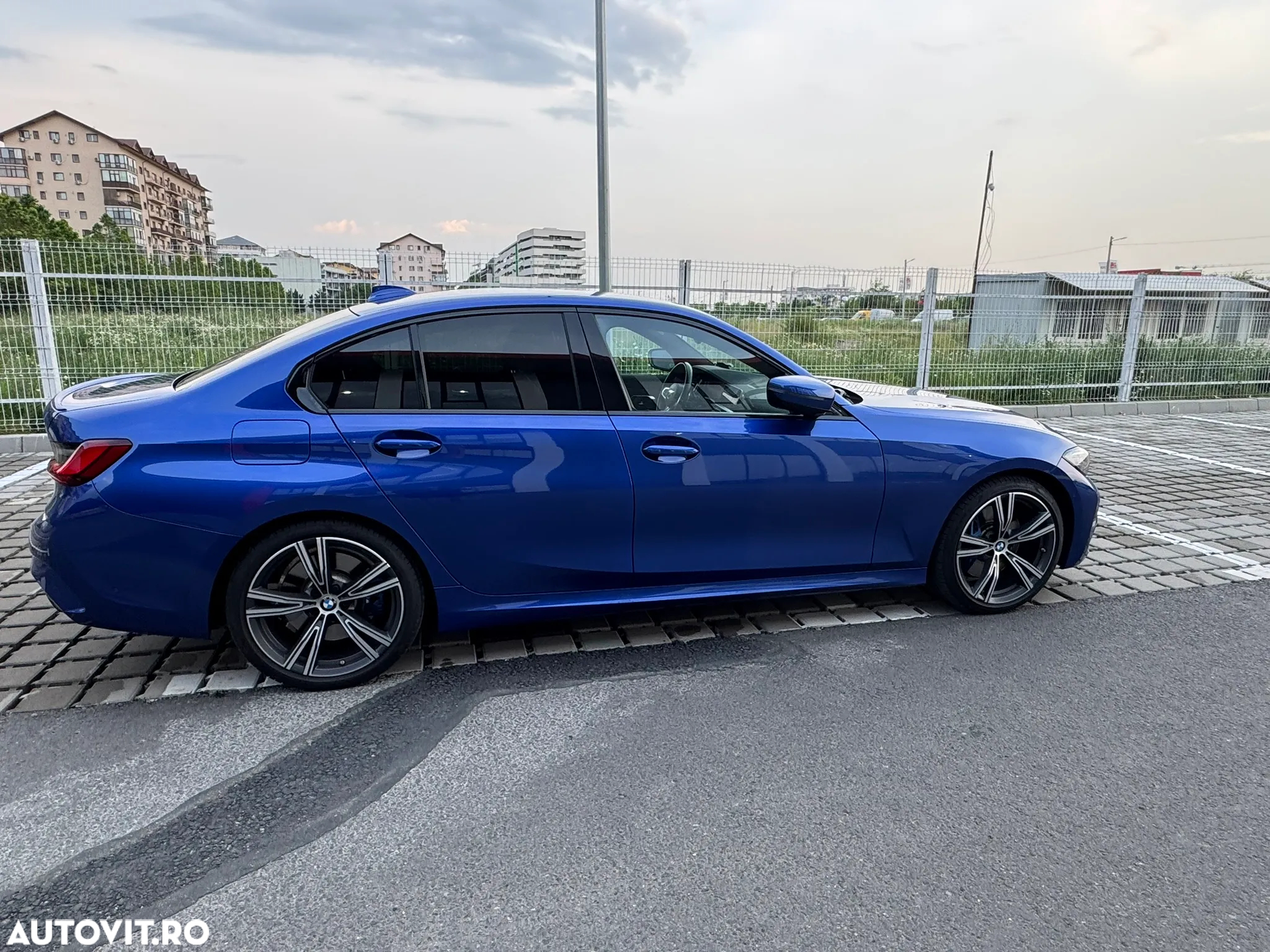 BMW Seria 3 330i xDrive AT - 4
