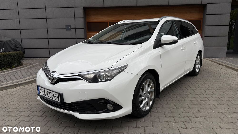 Toyota Auris - 1