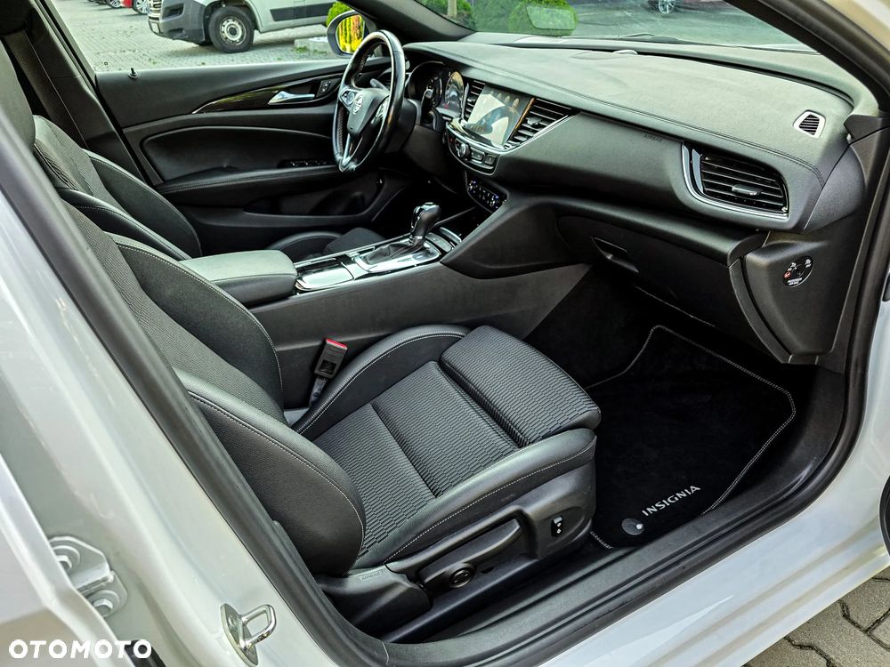 Opel Insignia - 32