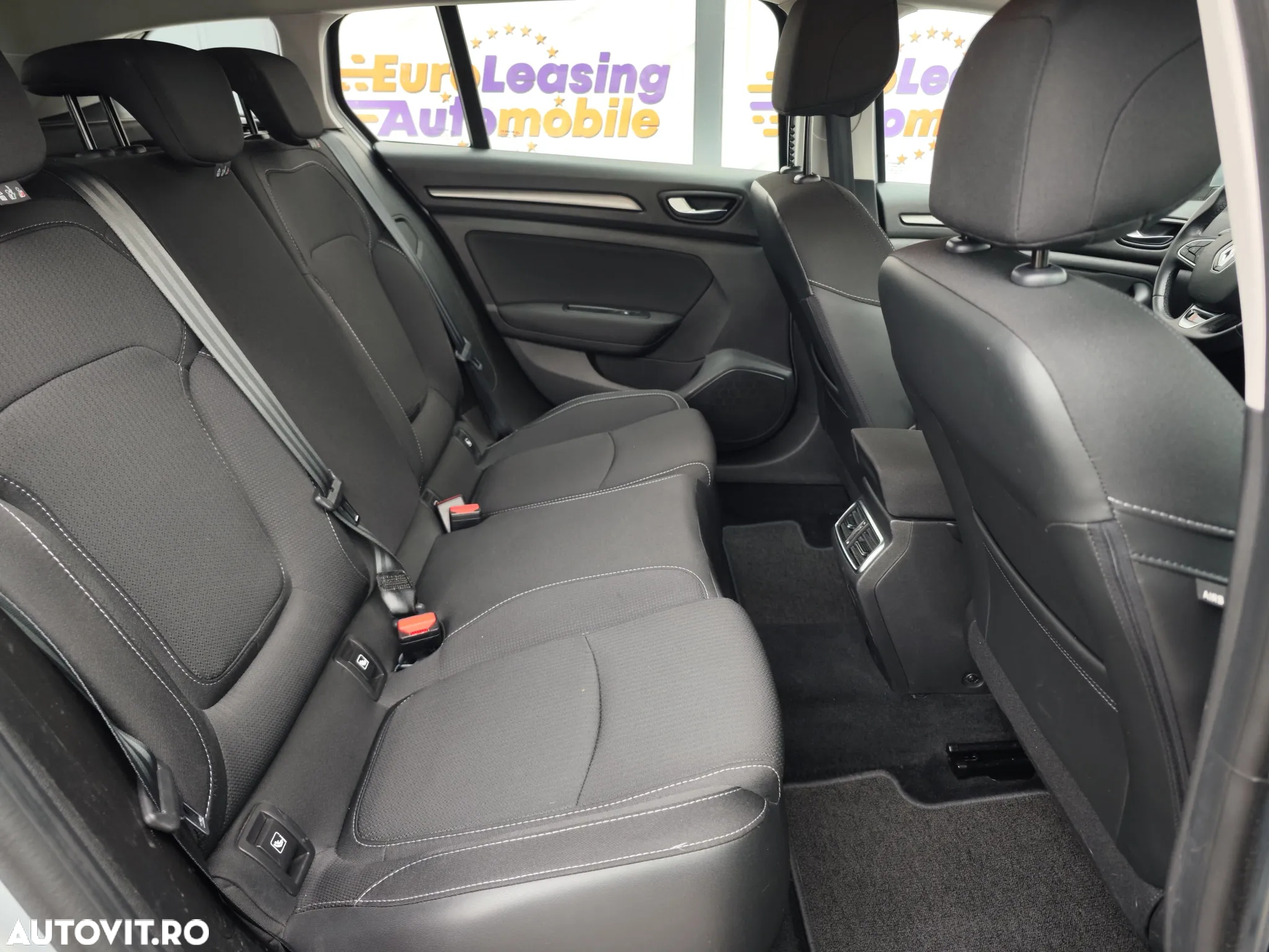 Renault Megane Grandtour E-TECH Plug-in 160 BUSINESS EDITION - 14