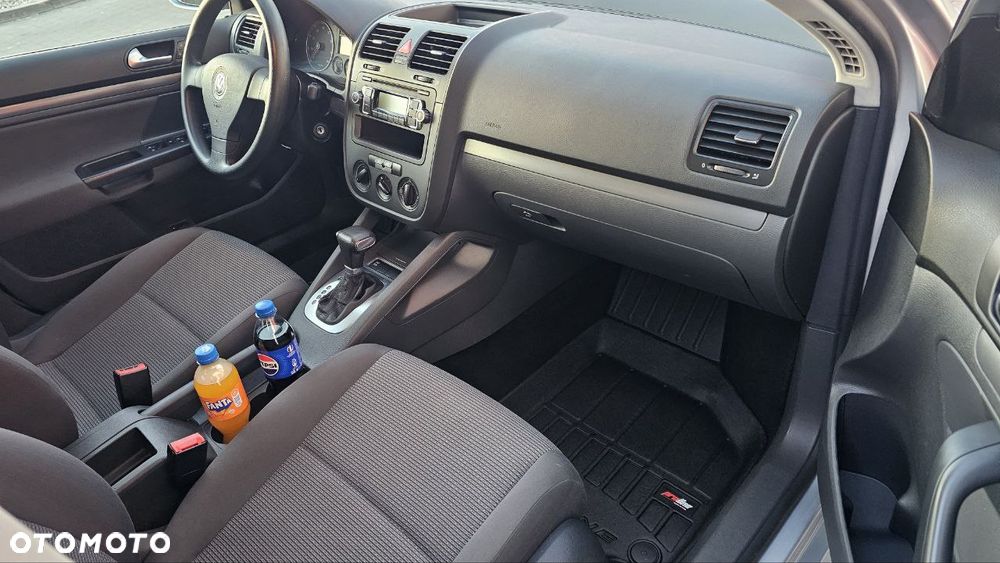 Volkswagen Jetta - 12