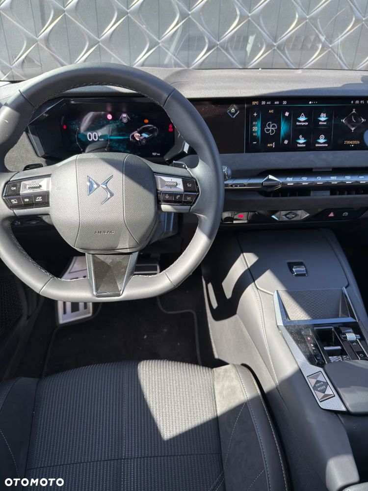 DS Automobiles N°4 1.2 mHEV Étoile Alcantara eDCS6 - 12