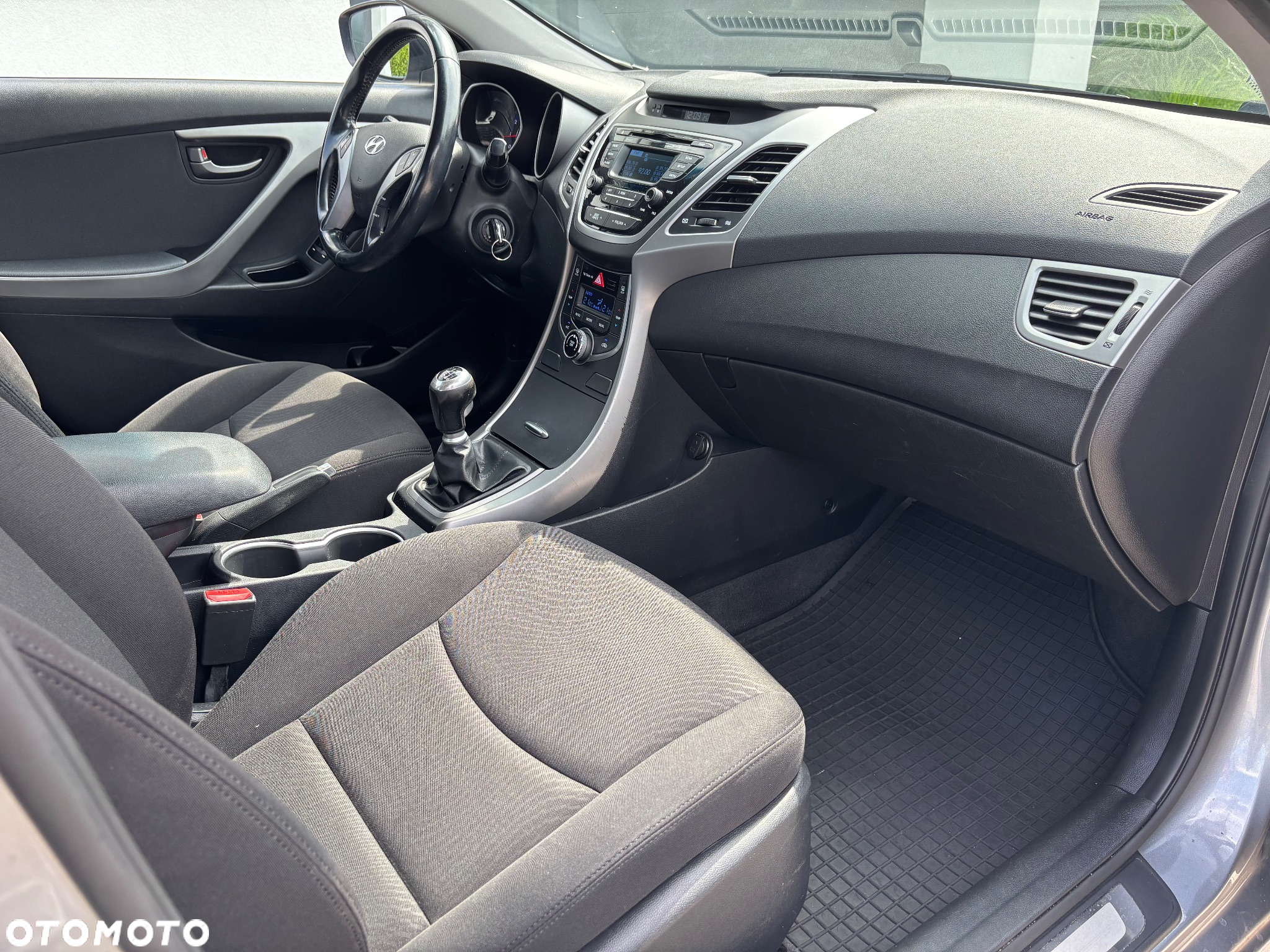 Hyundai Elantra 1.6 Comfort - 32