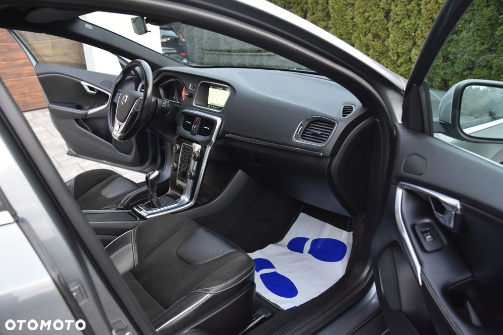 Volvo V40 D2 Drive-E R-Design Momentum - 20