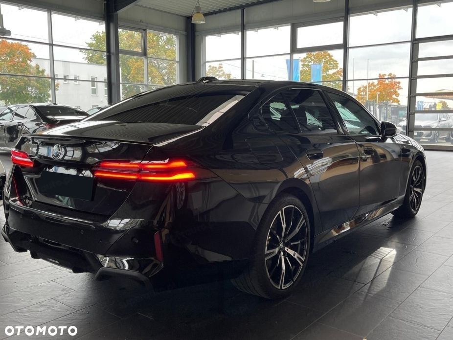 BMW Seria 5 520d xDrive mHEV M Sport - 3