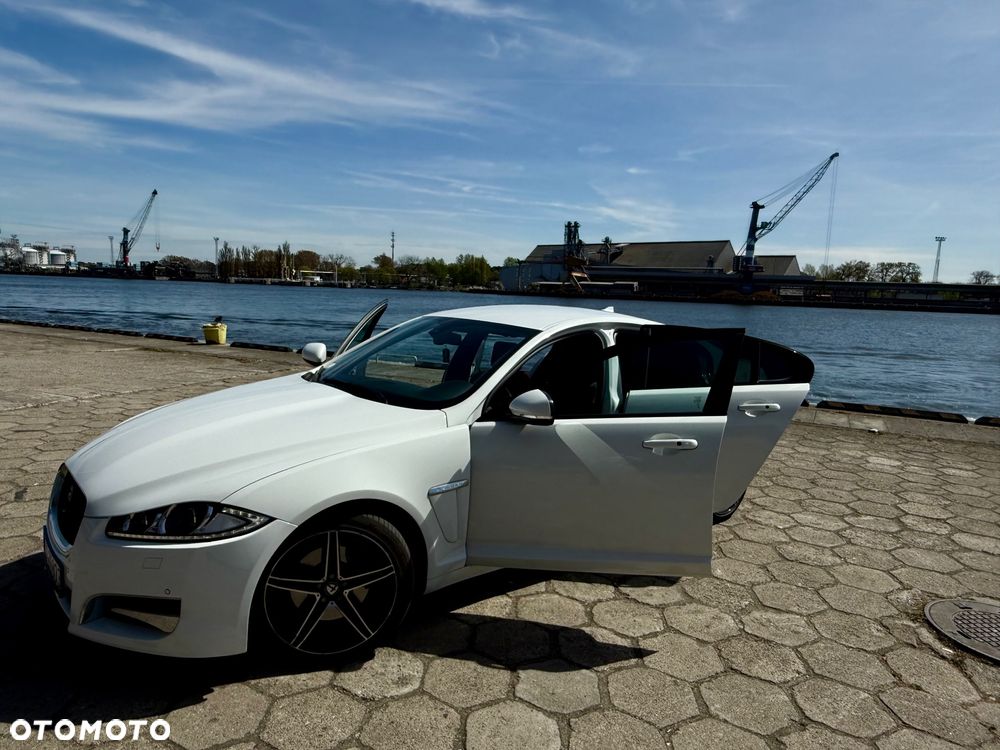 Jaguar XF 2.2 D R-Sport - 12