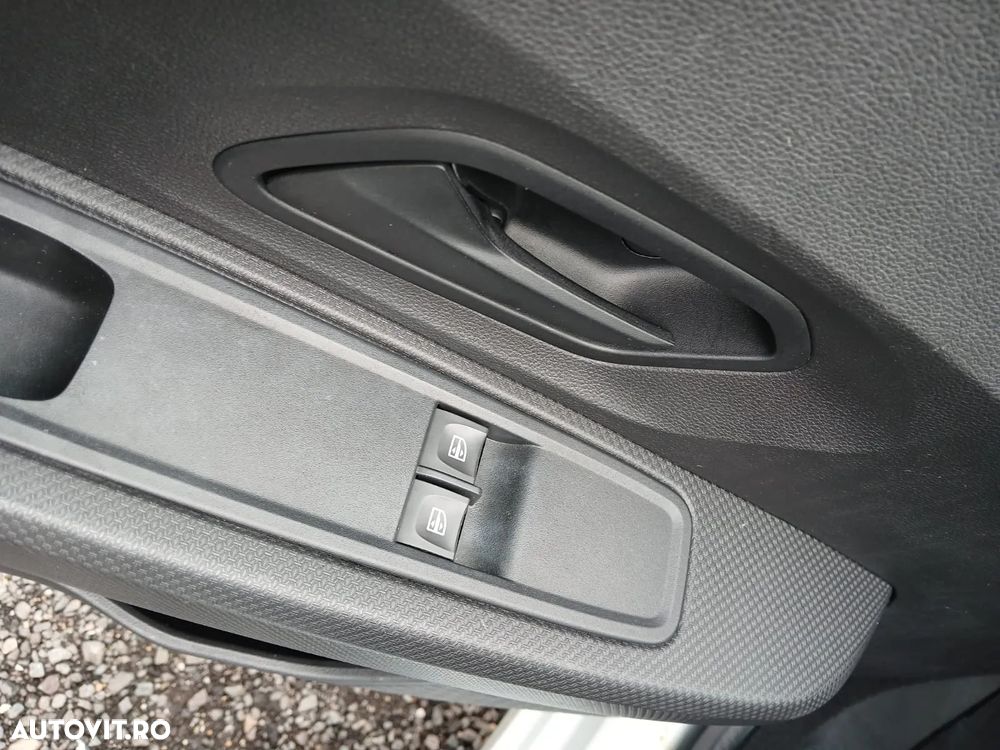 Dacia Logan TCe 90 Essential - 10