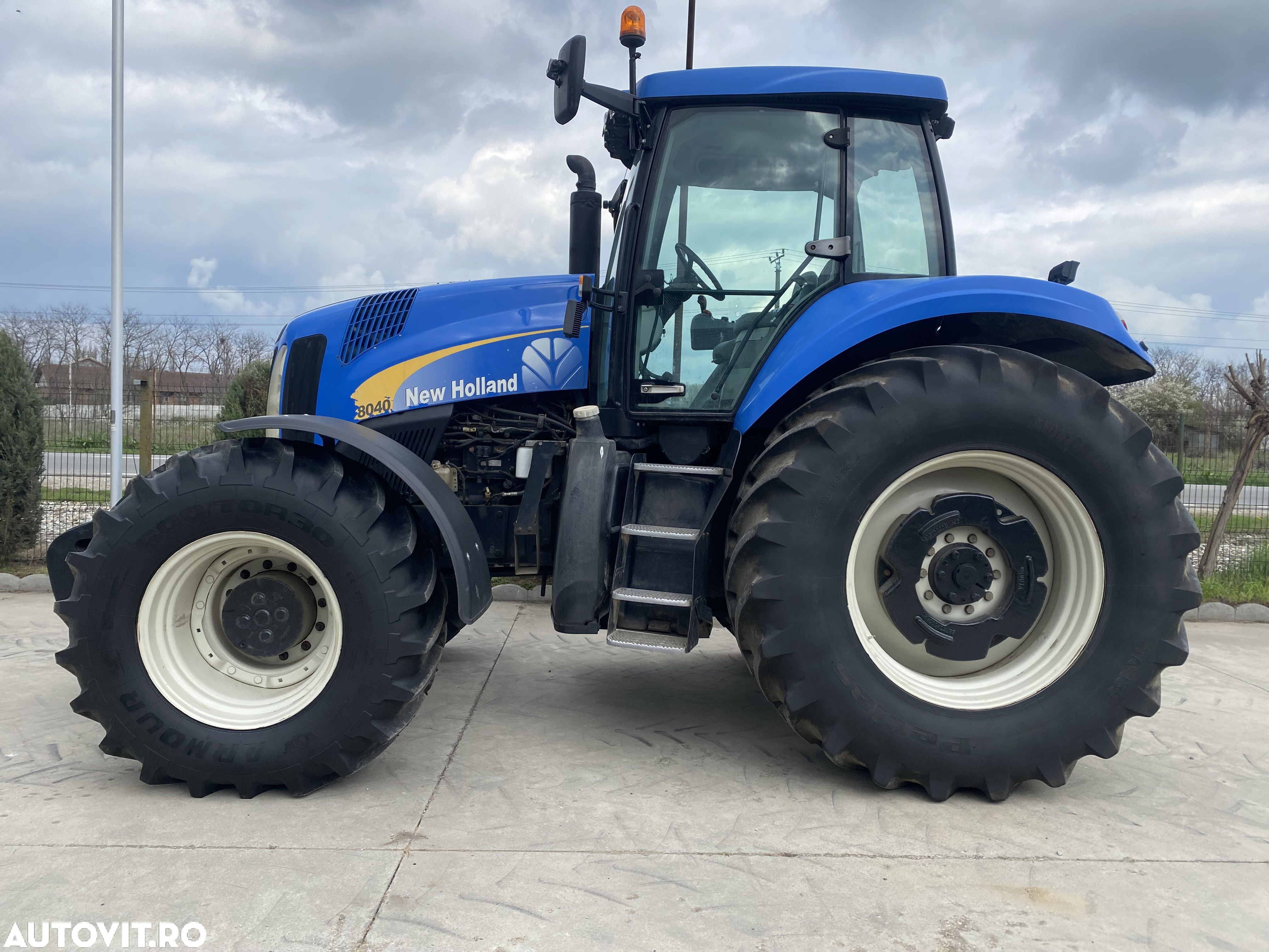 New Holland T 8040 - 1