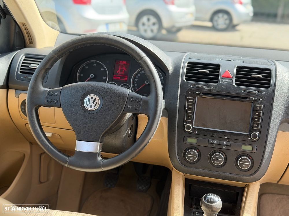 VW Jetta 1.9 TDi BlueM. Confortline - 11