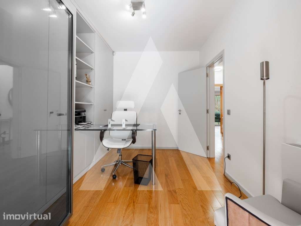 Moradia T4, arquitetura contemporânea e óptimas áreas a 5 minutos d... - Grande imagem: 3/48