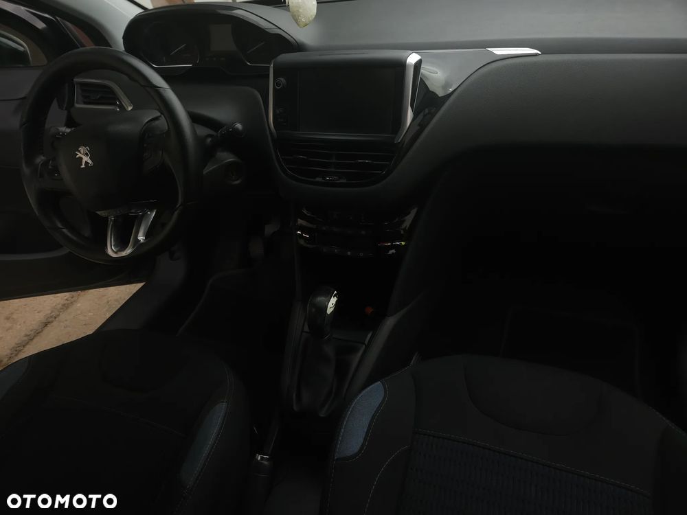 Peugeot 208 1.2 VTi Allure - 23