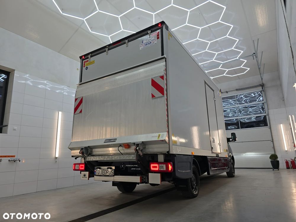 Mercedes-Benz SPRINTER 319 3.0 CDI KONTENER 4,28cmDługi 2,29cmSzero 2,24cmWysok + WINDA 750Kg 42Tyś km SERWIS DO OSTATNIEGO Km ASO MERCEDES-BENZ SALON PL STAN NOWY NOWY NOWY FABRYCZNA GWARANCJA - 8