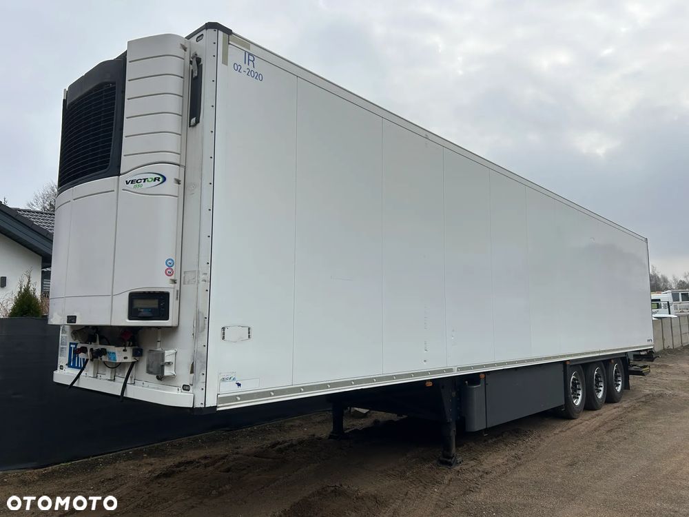 Schmitz Cargobull CARRIER VECTOR 1550 / WINDA z UDT / GRUBA ŚCIANA 7 CM / 4 ZAMKNIĘCIA / OŚ PODNOSZONA / BARDZO ŁADNE OPONY / AGREGAT TYLKO 2952 MOTOGODZIN !! - 1