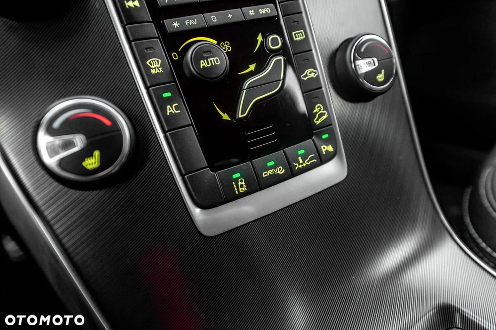 Volvo XC 60 2.4D AWD R-Design - 34