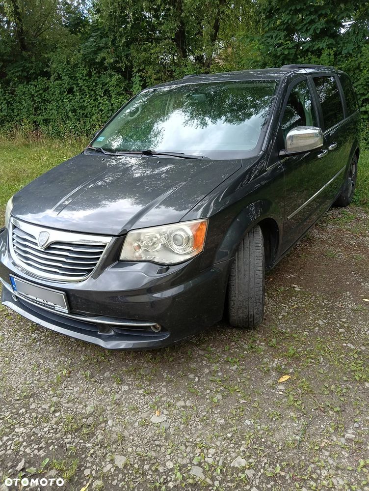 Lancia Voyager - 7