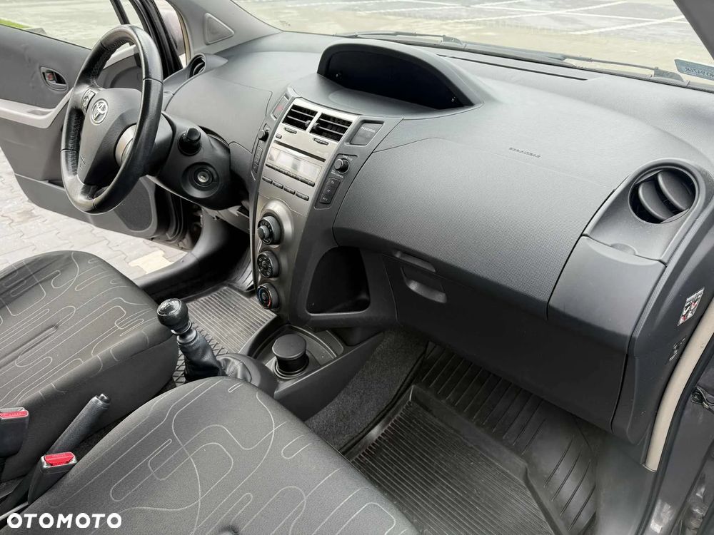 Toyota Yaris - 8