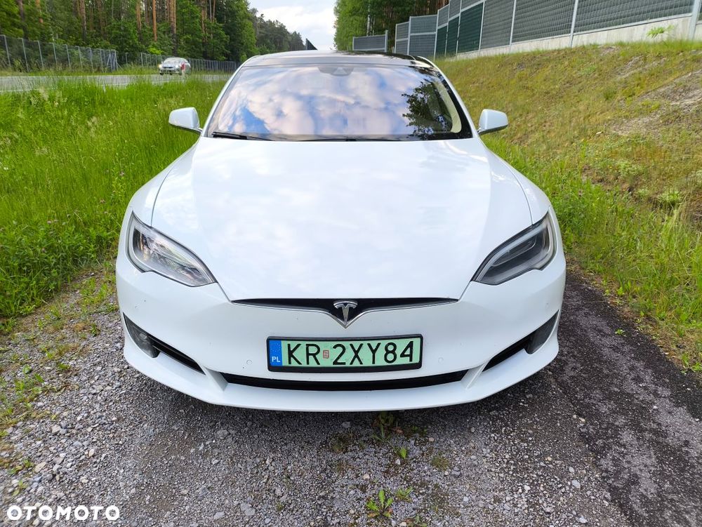 Tesla Model S - 3